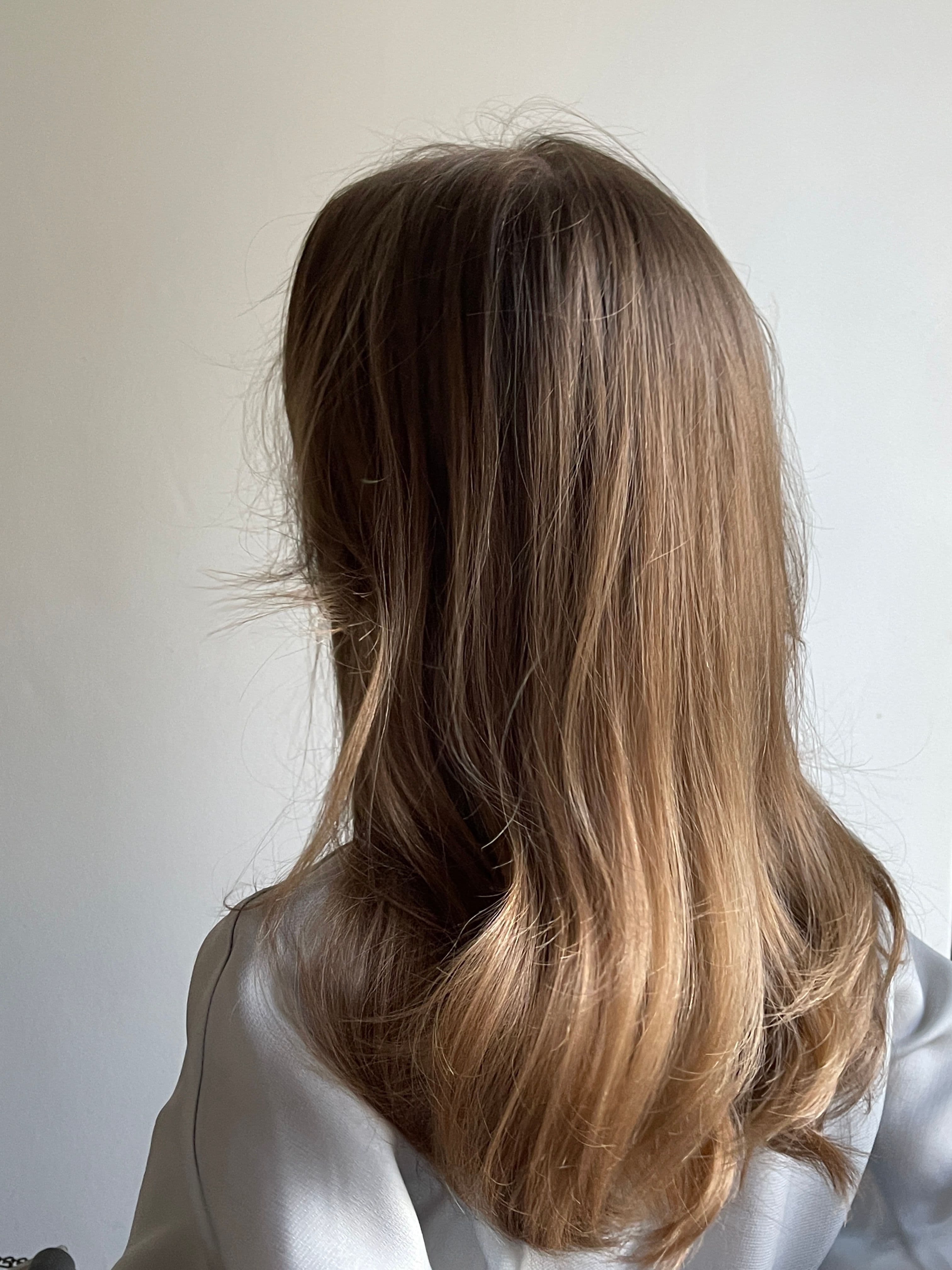 Fotografía editorial de cabello castaño por Eugenia Remark