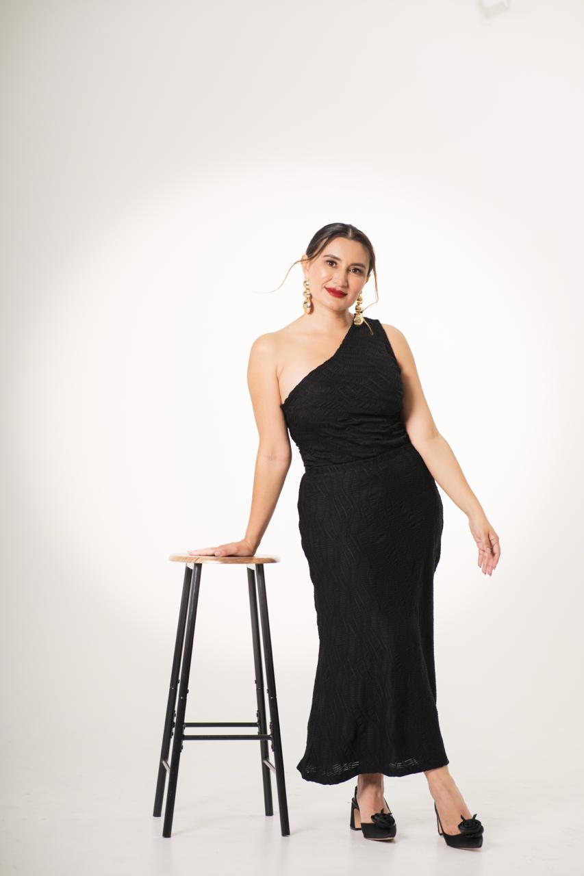 Dra. Lina Aguilar, retrato de cuerpo entero
